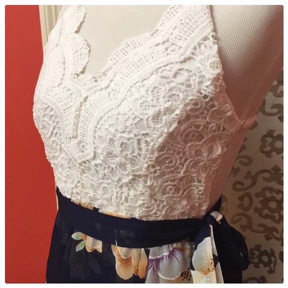 *Clearance* Ava Hawaiian Crochet & Hibiscus Dress - Picture 2 of 8